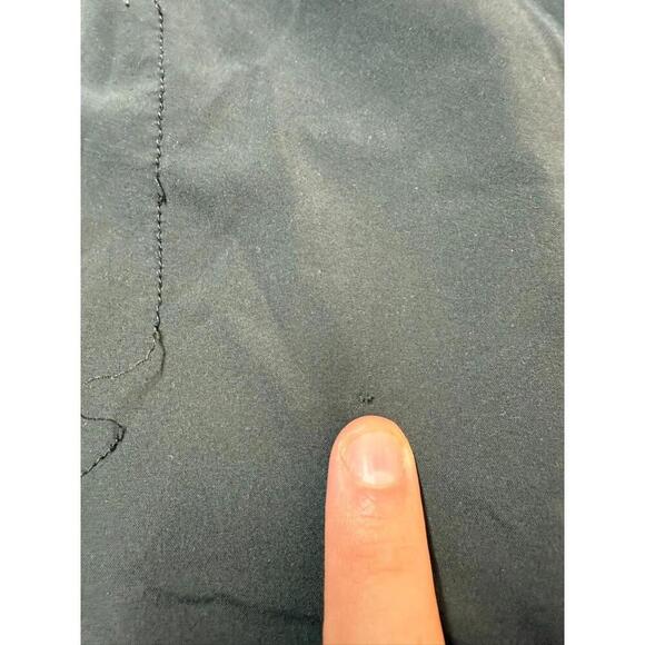 Lululemon T.H.E. Short Size Small Linerless 11” Inseam Gray Black Gym Athletic - Picture 6 of 6